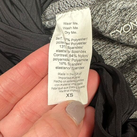 Beyond The Bump By Beyond Yoga Grey & Black Maternity Capri Leggings - Picture 6 of 6